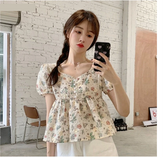 Camisas con bordados florales y mangas abullonadas